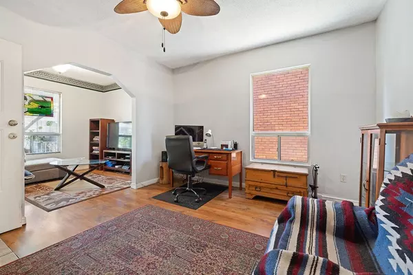 Hamilton, ON L8L 6H1,23 Fairleigh AVE N