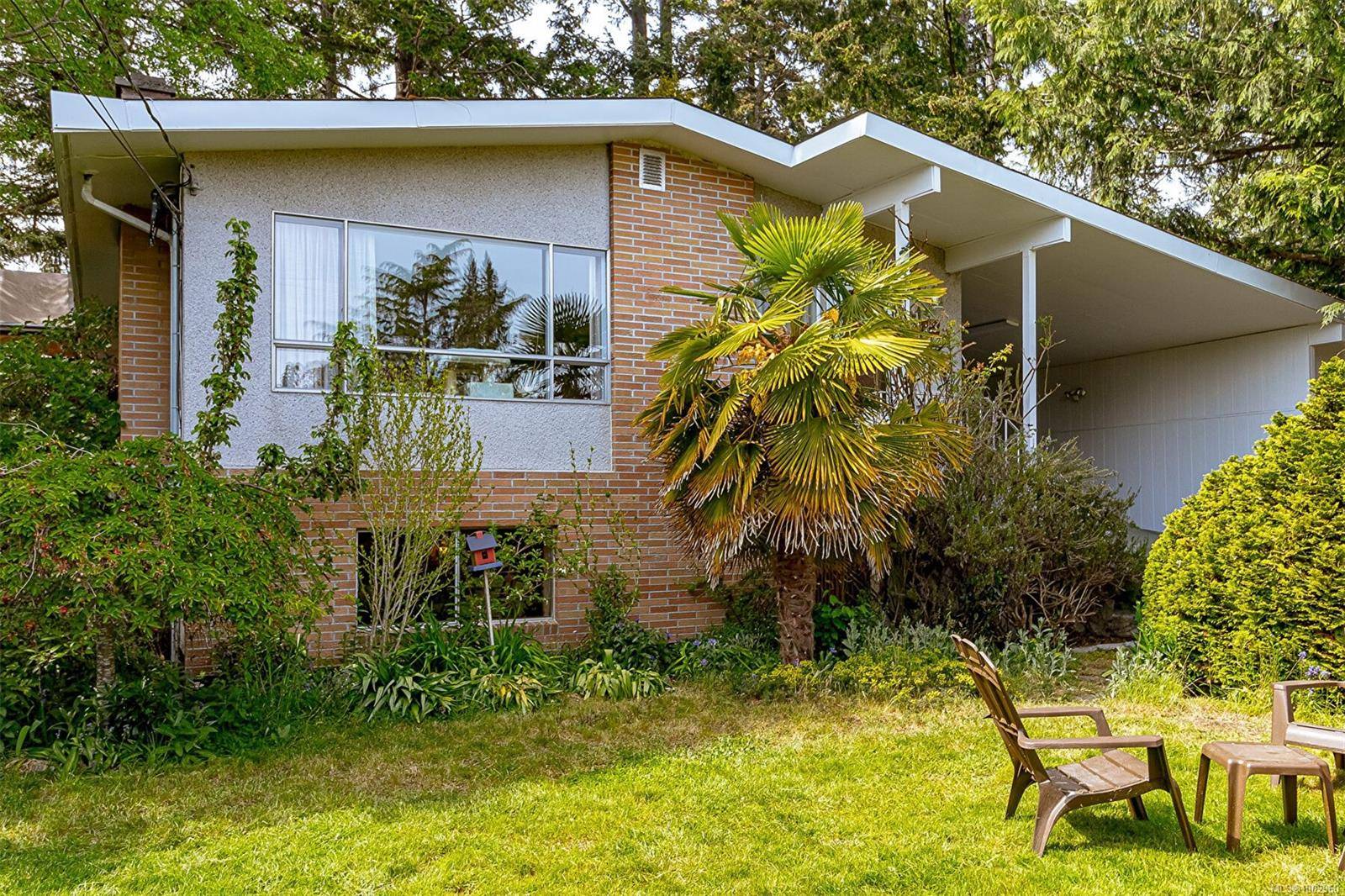 123 Burnett Rd, View Royal, BC V9B 5X8