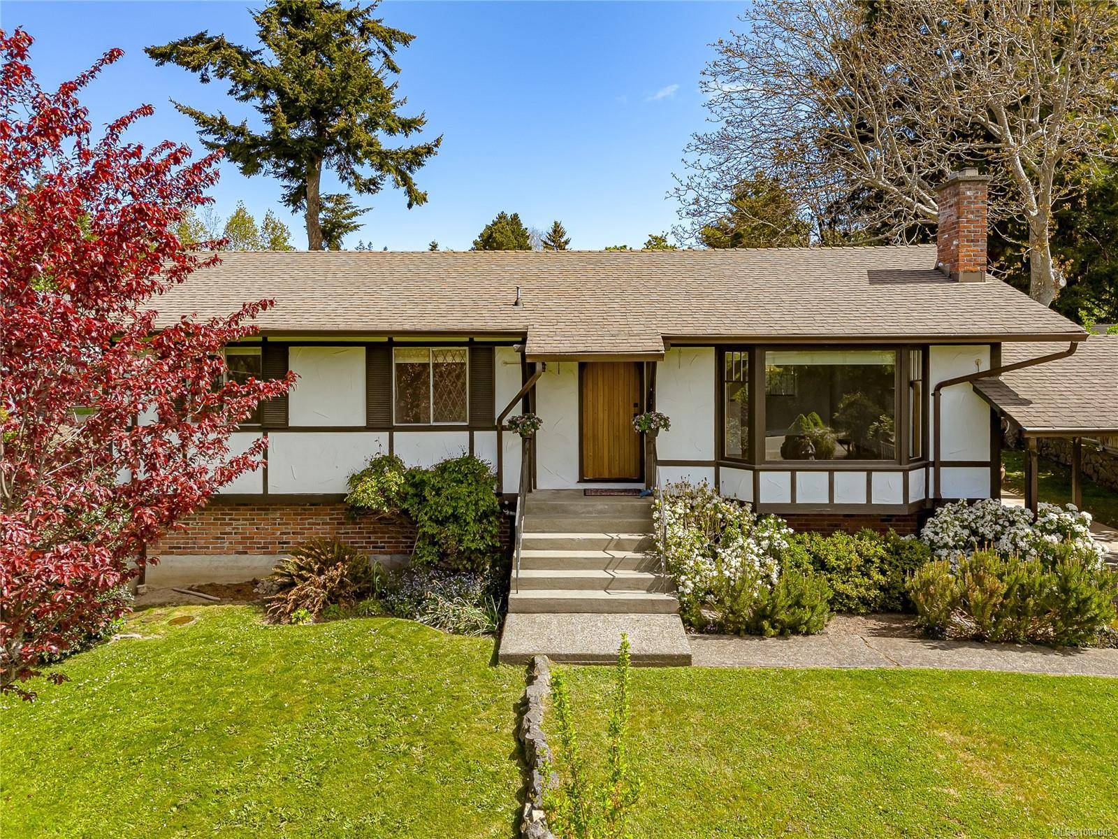 Saanich, BC V8N 4G9,3928 Cadboro Bay Rd