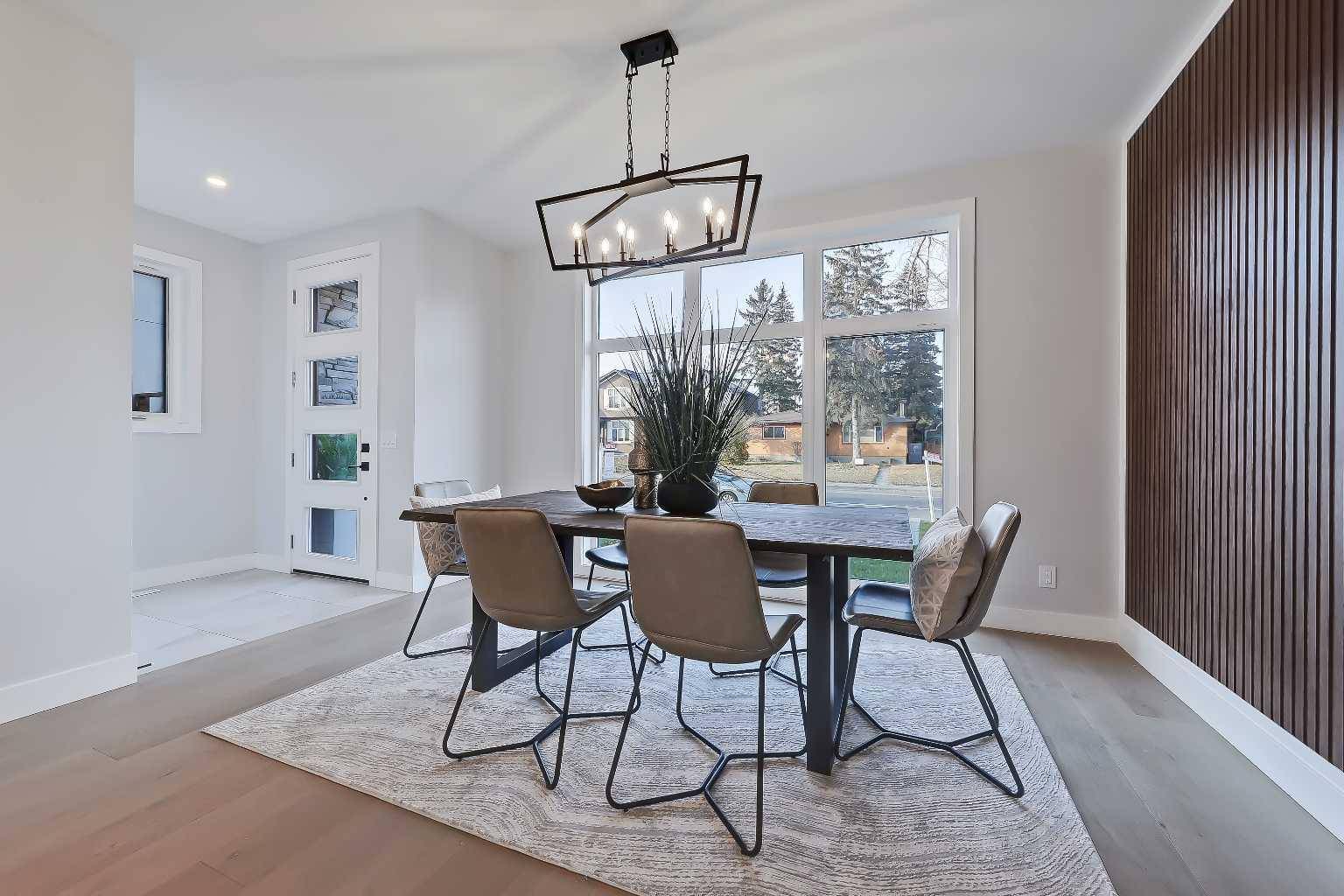 Calgary, AB T3E 4P1,3729 Richmond RD SW