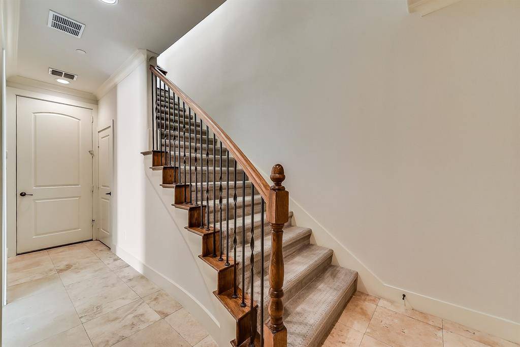 Dallas, TX 75219,4111 Rawlins Street #404