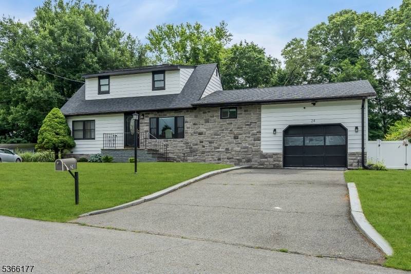 Roxbury Twp., NJ 07847,24 Roxbury Dr