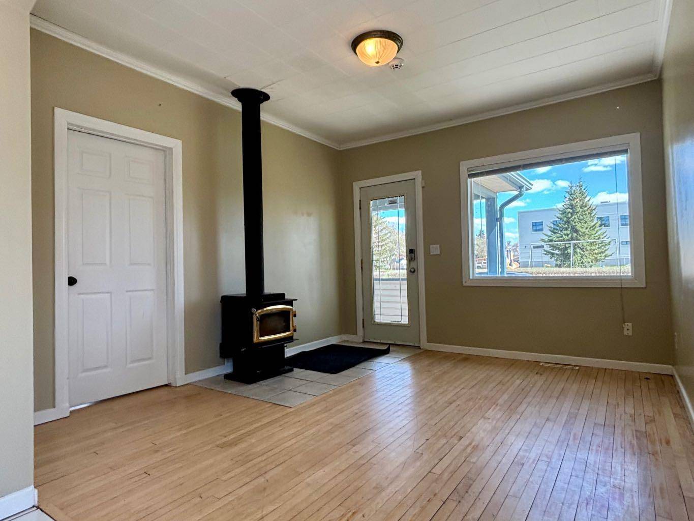 Provost, AB T0B3S0,5028 47 ST