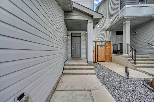 Calgary, AB T3M 3B5,844 Seton CIR SE