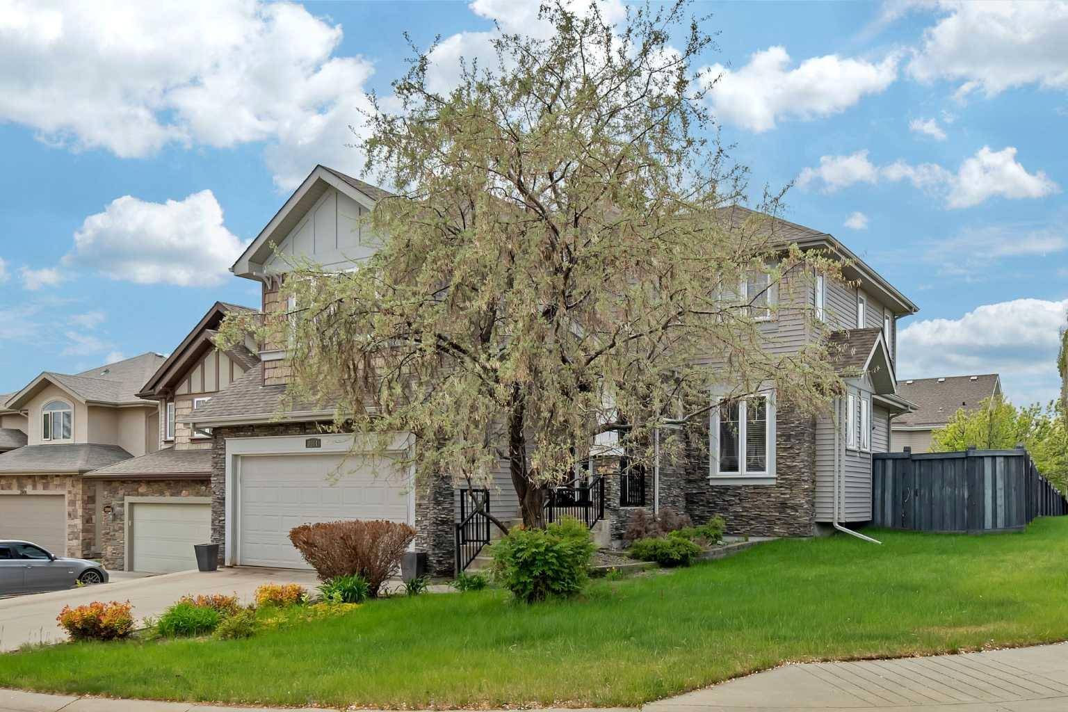 Edmonton, AB T6R 0H5,3904 Macneil Bay NW