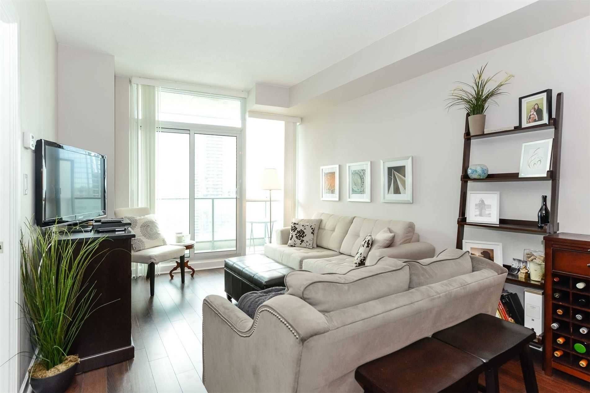 Toronto C01, ON M5J 2Z3,33 Bay ST #2701