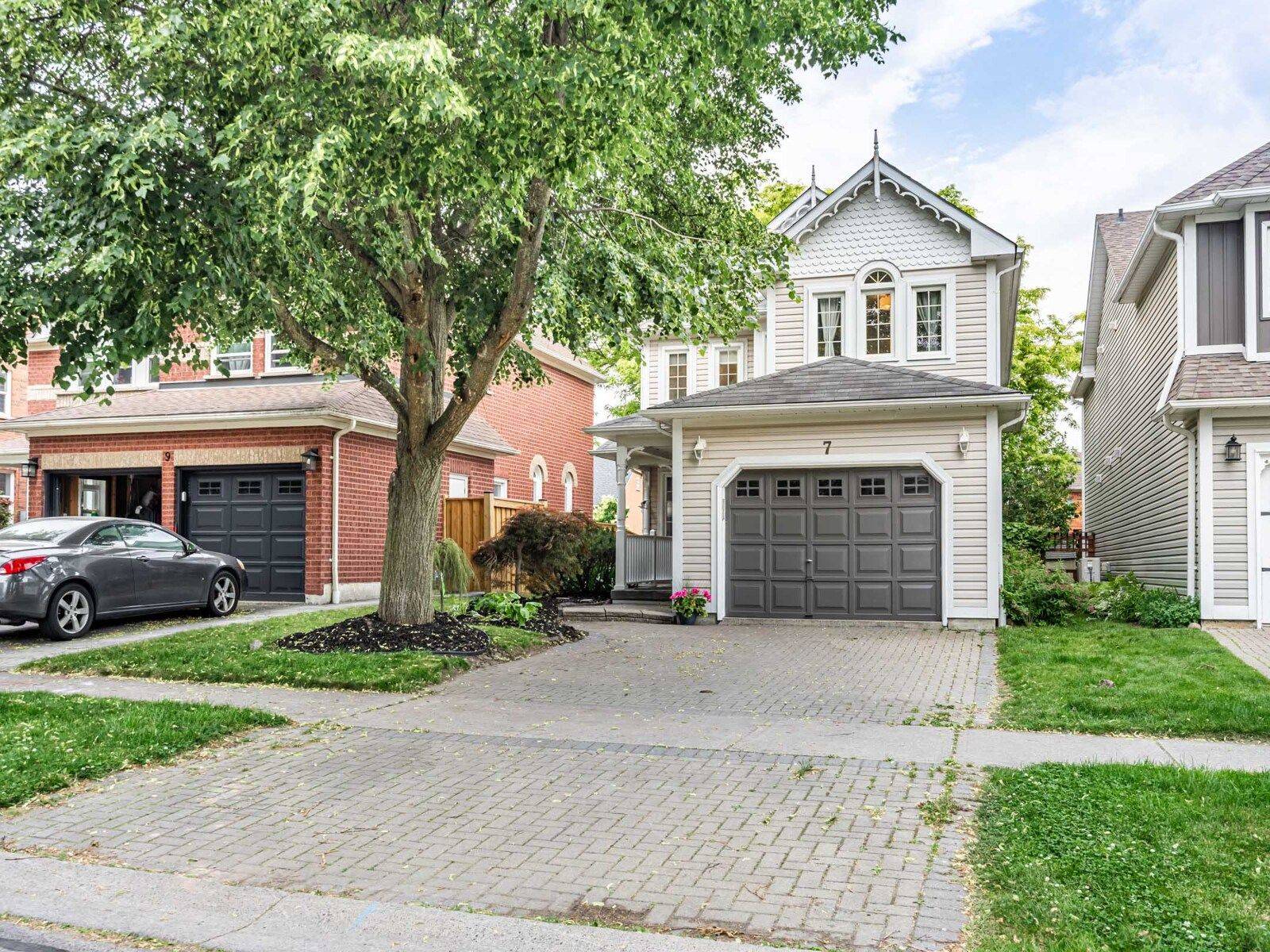 Whitby, ON L1M 1C8,7 Knox CRES