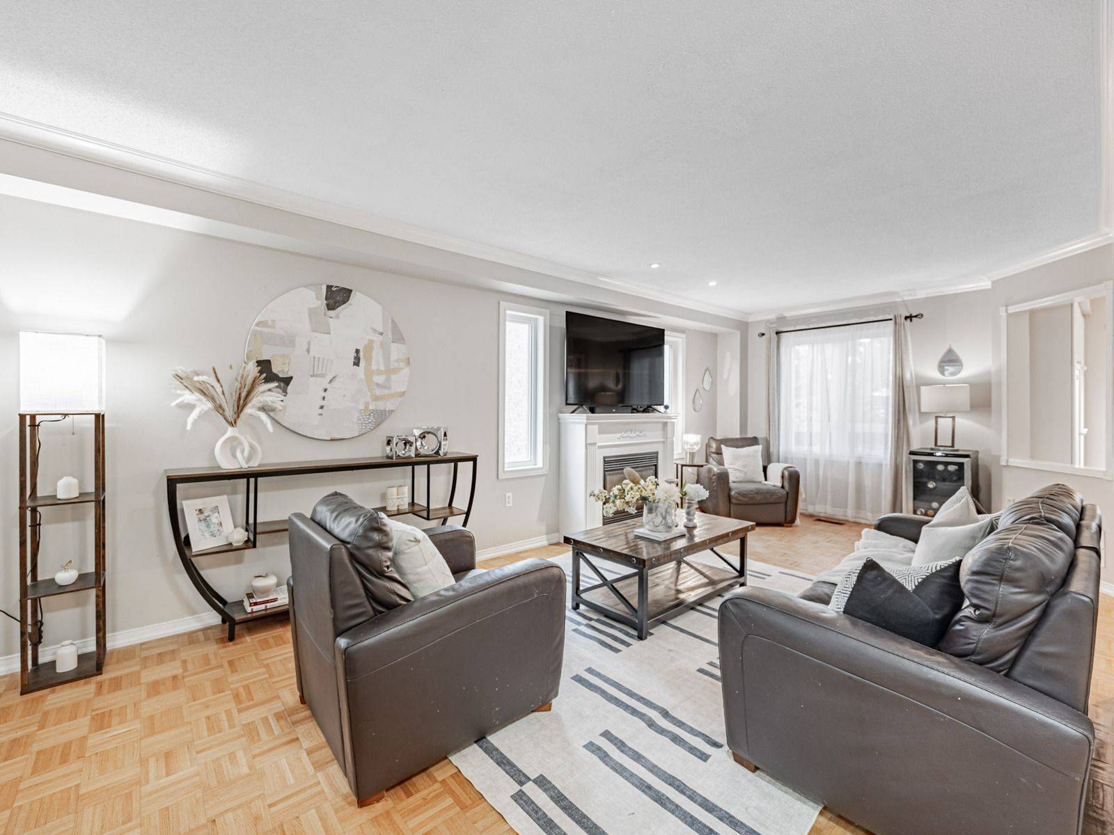 Whitby, ON L1M 1C8,7 Knox CRES