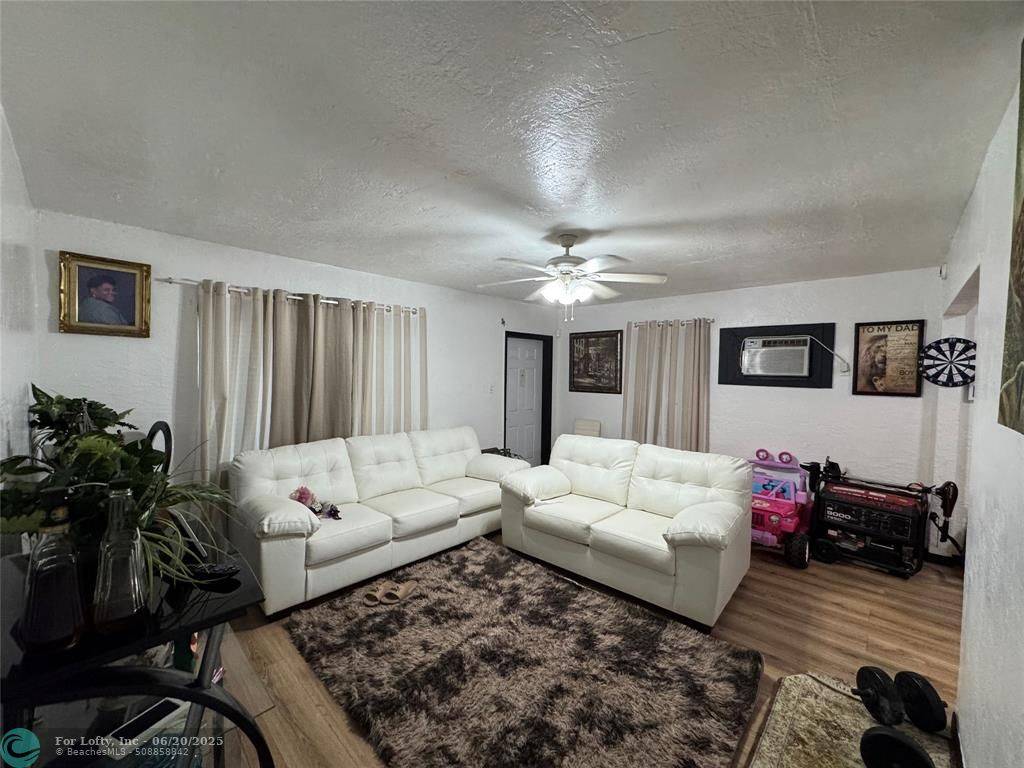3913 SW 28th St, West Park, FL 33023