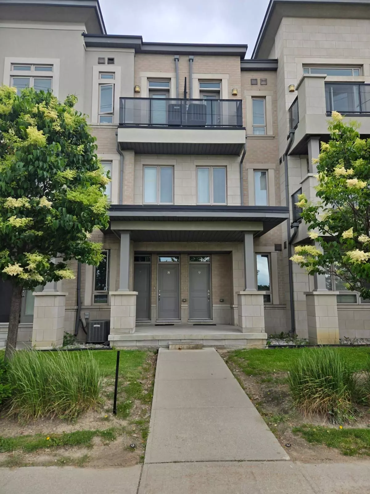 Vaughan, ON L6A 4G5,9601 Jane ST #8
