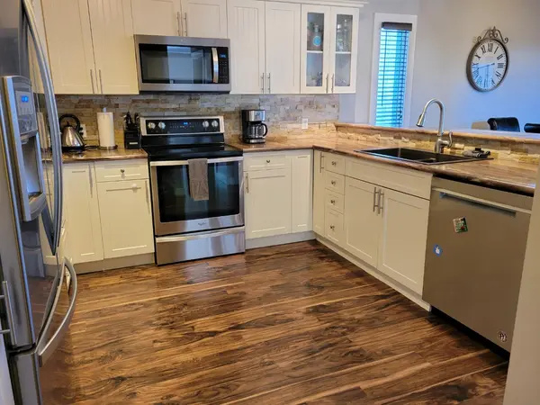 Peace River, AB T8S 1N3,10041 85 Street