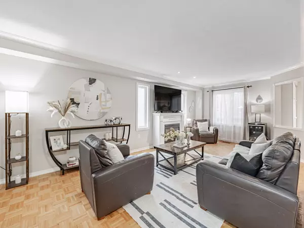 Whitby, ON L1M 1C8,7 Knox CRES