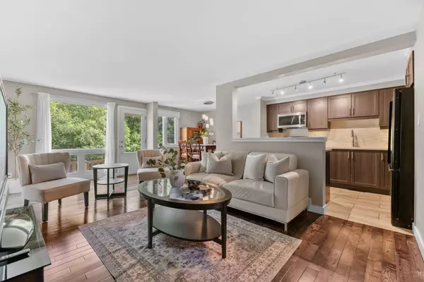 Tanglewood - Grenfell Glen - Pineglen, ON K2G 4A9,42D Benlea DR