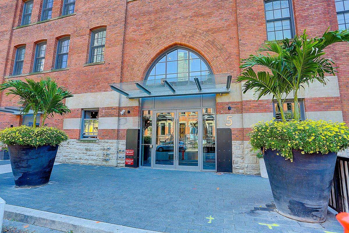 Toronto C01, ON M4Y 1J6,5 St. Joseph ST #3308