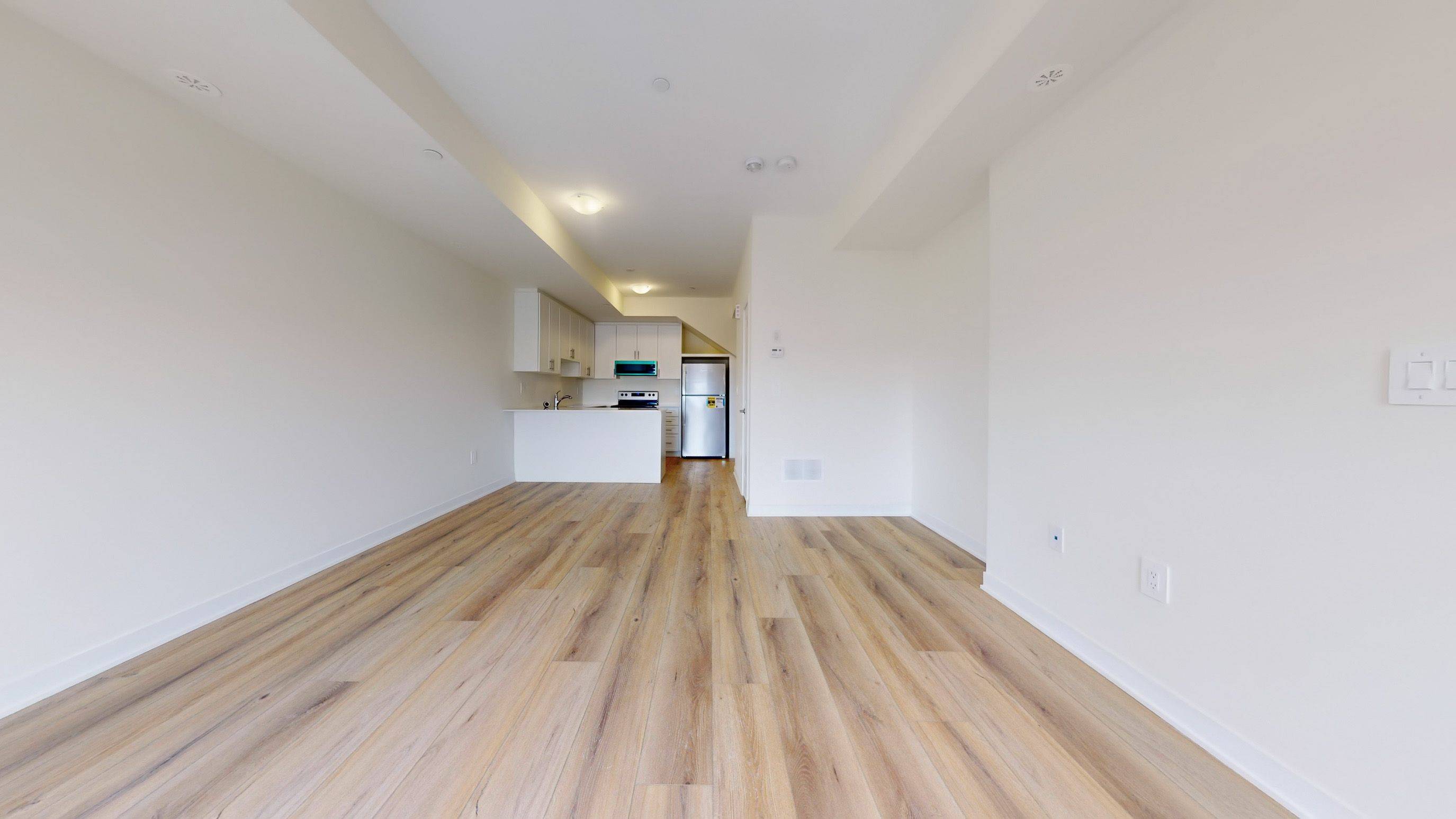 Pickering, ON L1X 0S9,1695 Dersan ST #308