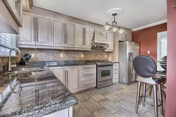 Toronto C07, ON M2M 1N2,182 Moore Park AVE