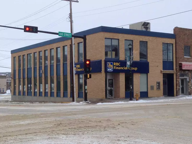 10036 100 ST, Peace River, AB T8S1T1