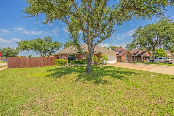Arlington, TX 76001,6508 Running Creek Drive
