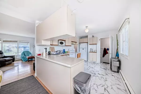 Calgary, AB T2V0S3,708 75 AVE SW