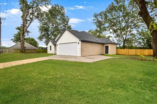 Whitehouse, TX 75791,1002 E Main