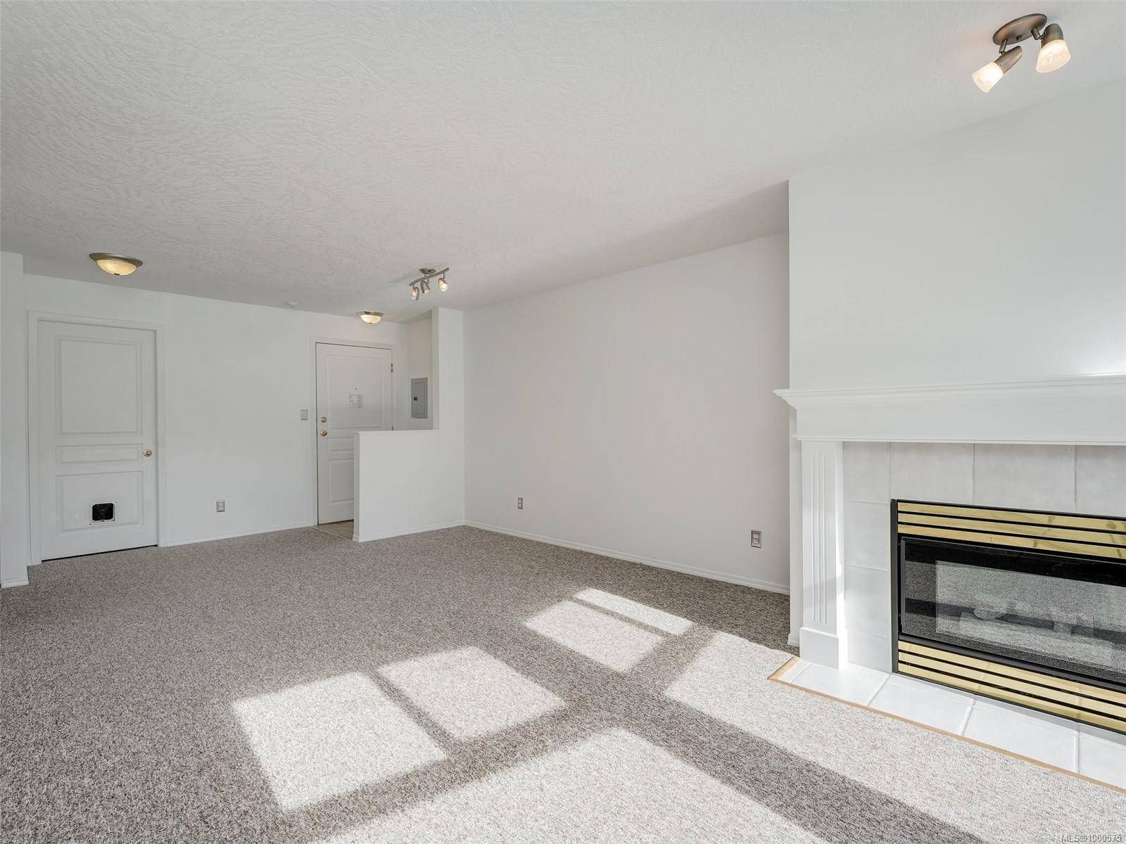 Saanich, BC V8X 2W6,894 Vernon Ave #303