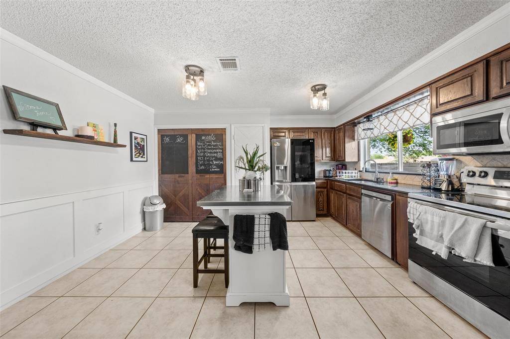 Hewitt, TX 76643,216 Bowie Lane