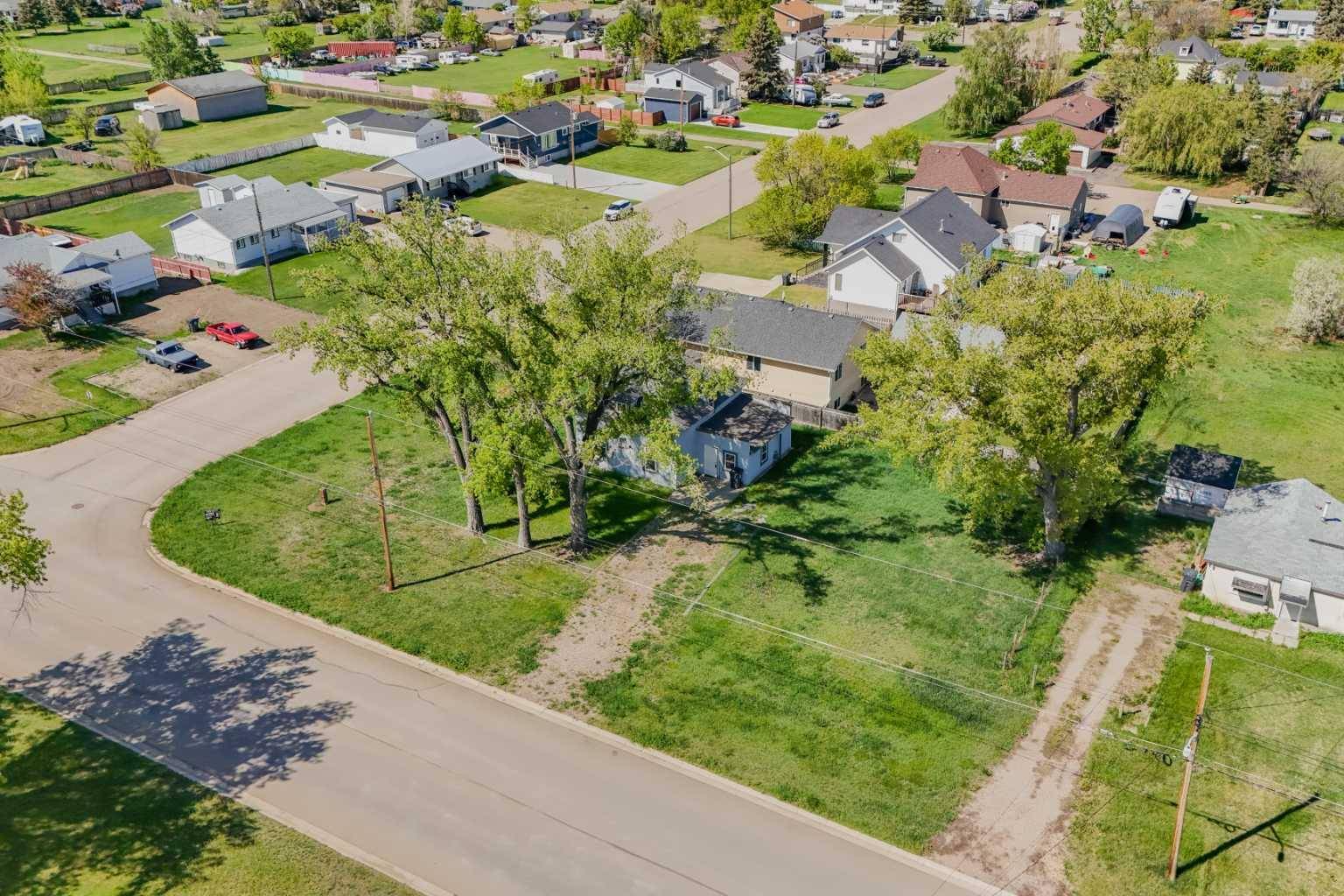 Raymond, AB T0K 2S0,410N 200E