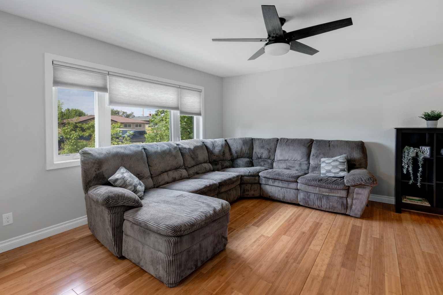 Calgary, AB t2h1a3,20 Foxwell RD Southeast