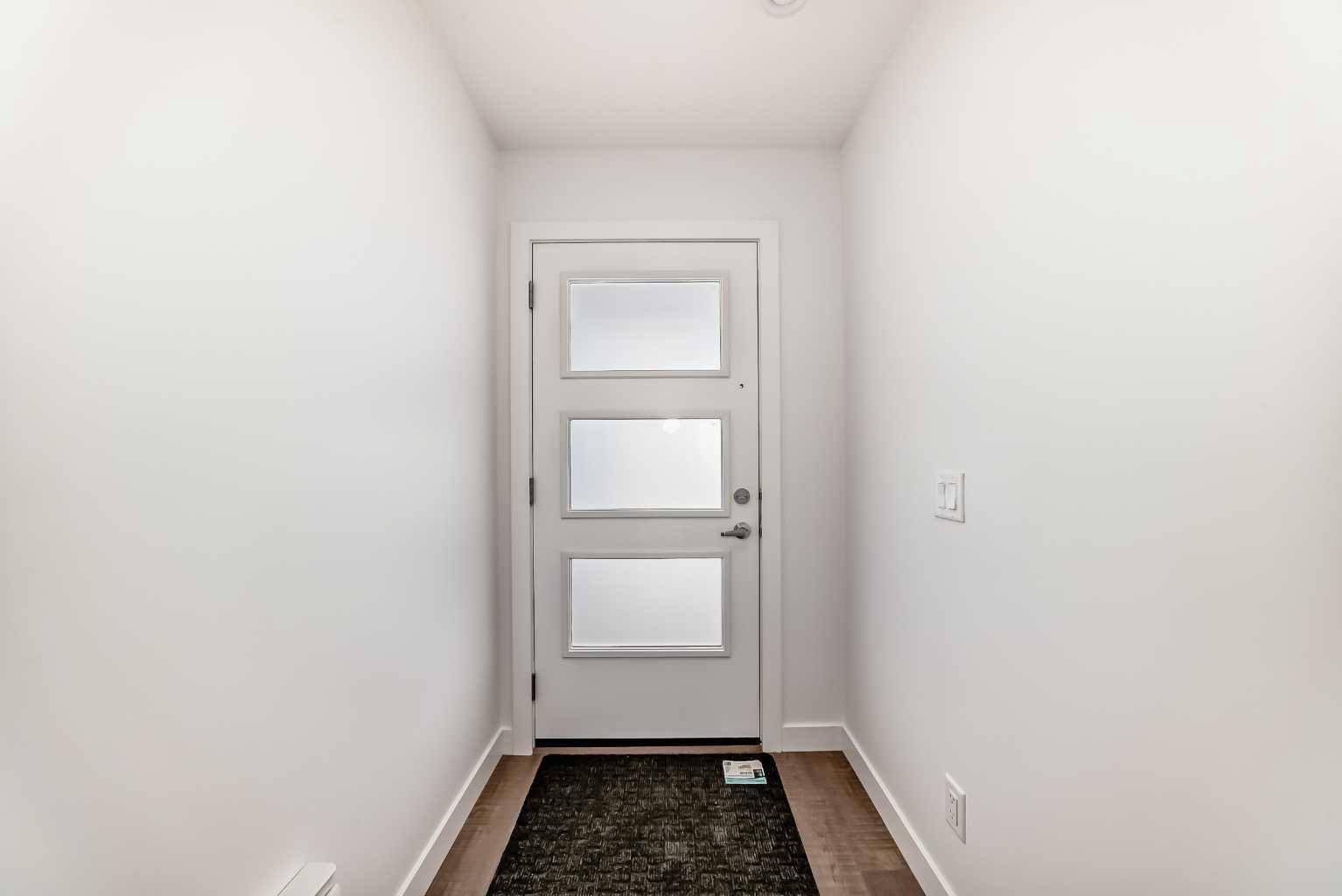 Calgary, AB T3H 6H2,8215 8 AVE SW