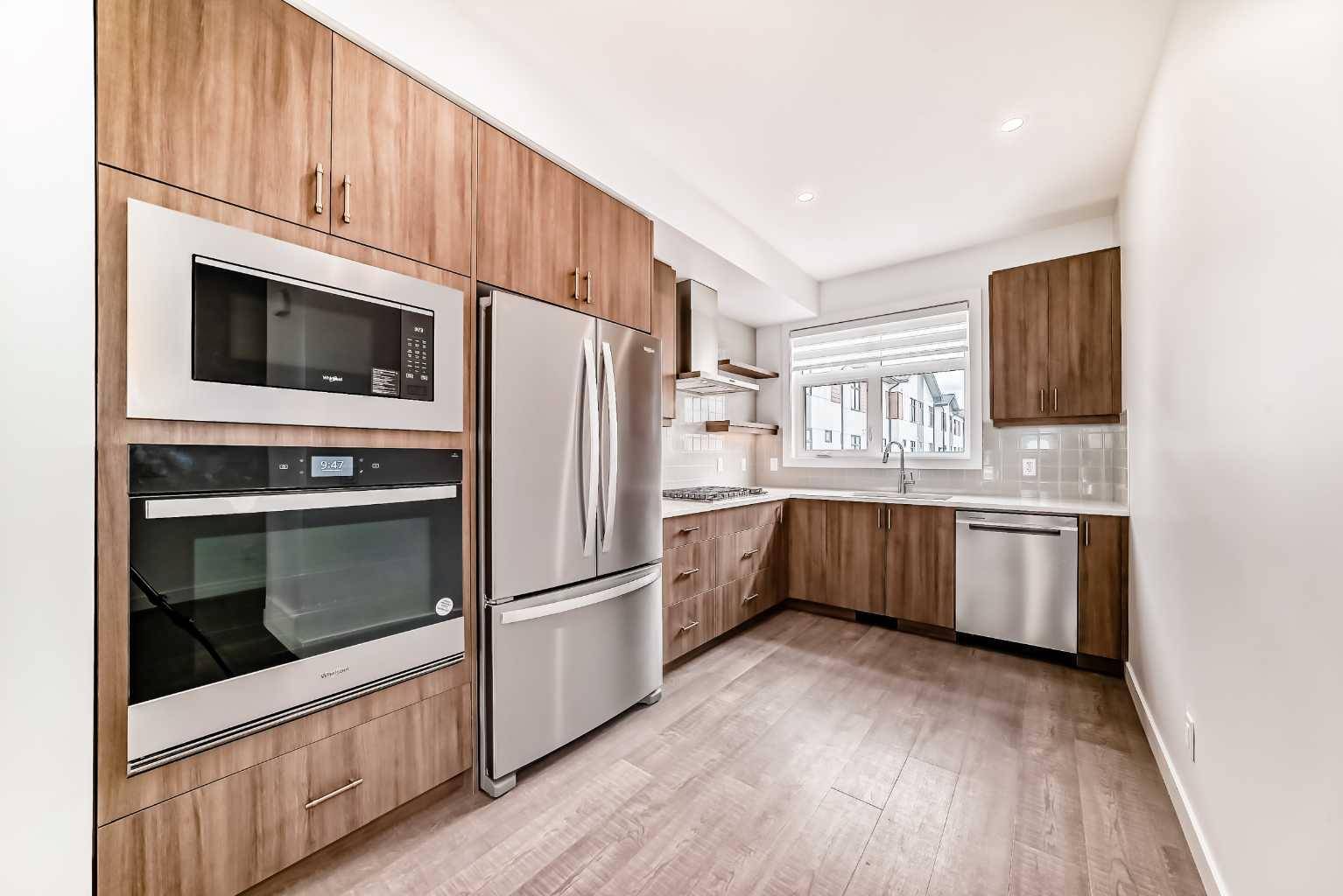 Calgary, AB T3H 6H2,8215 8 AVE SW