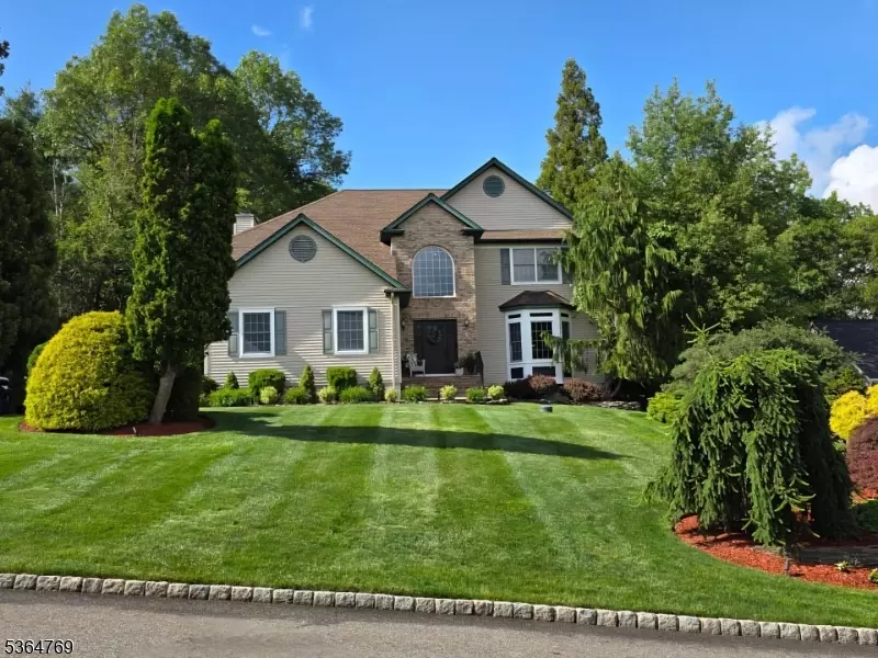 6 Anna Rose Ct, Bloomingdale Boro, NJ 07403