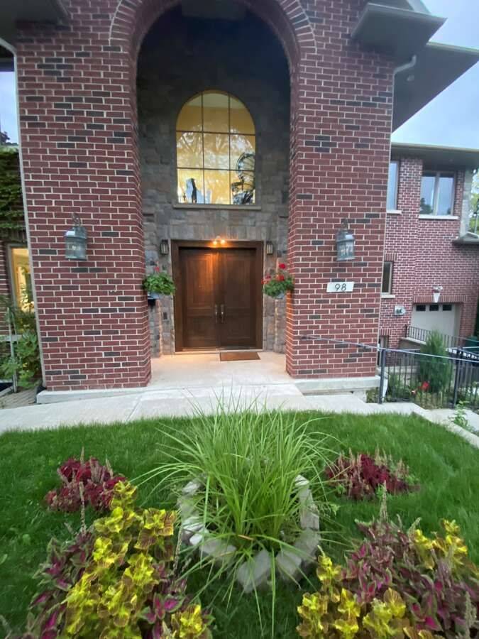 Toronto C15, ON M2K 1N4,98 Burbank DR