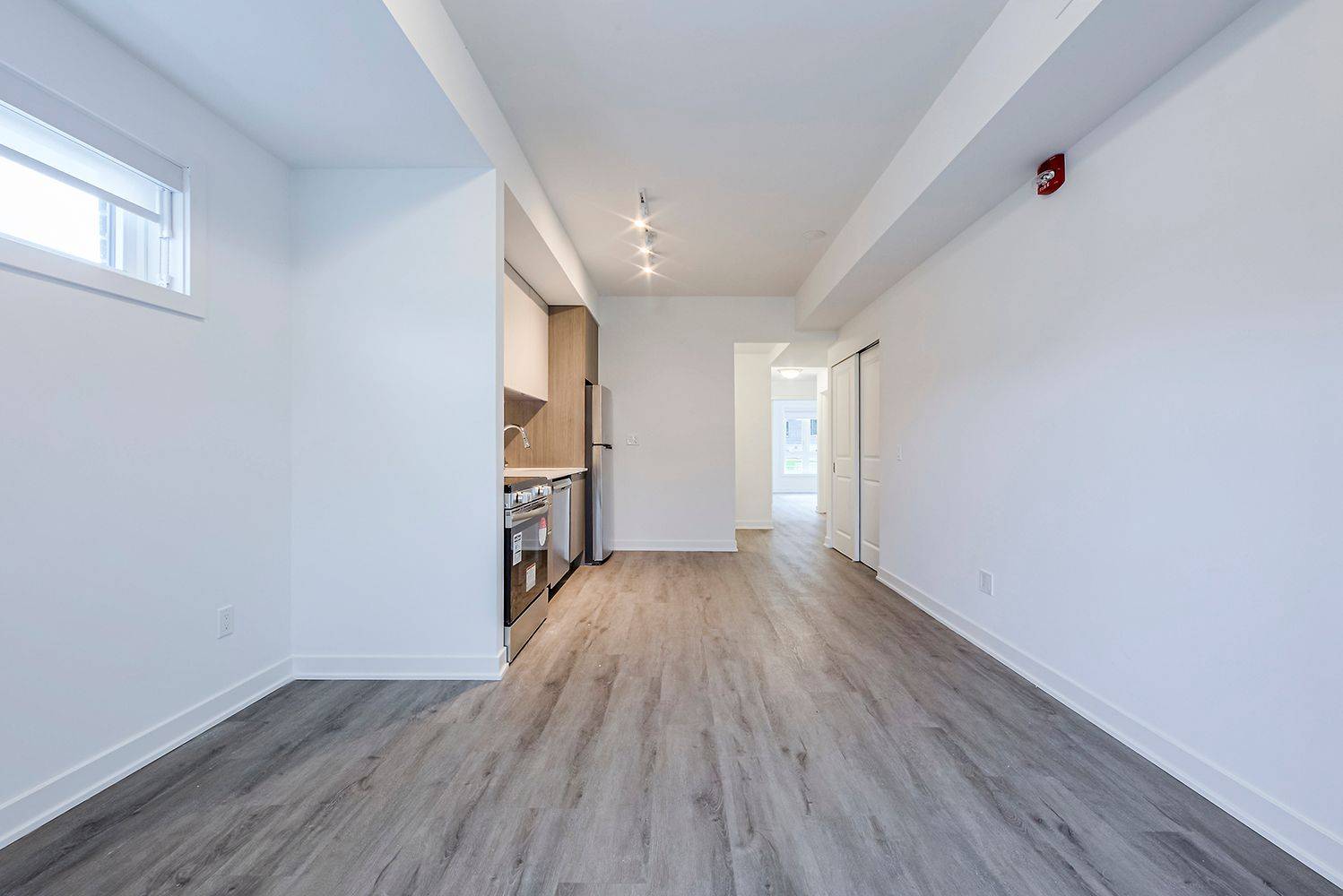 Toronto E06, ON M1L 0J6,39 Danforth RD #221