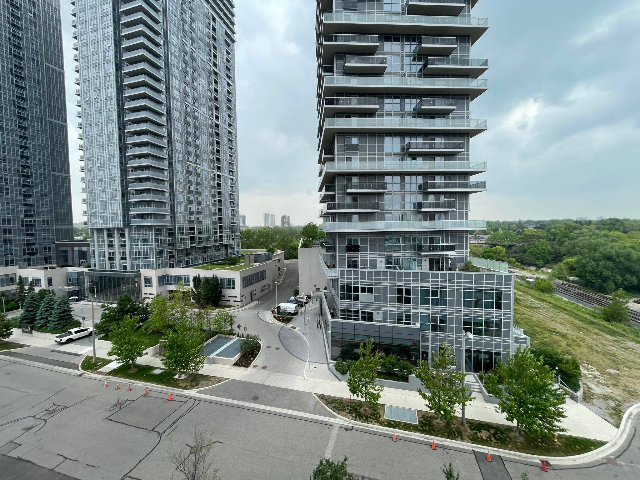 Toronto E07, ON M1S 0K6,181 Village Green SQ #719
