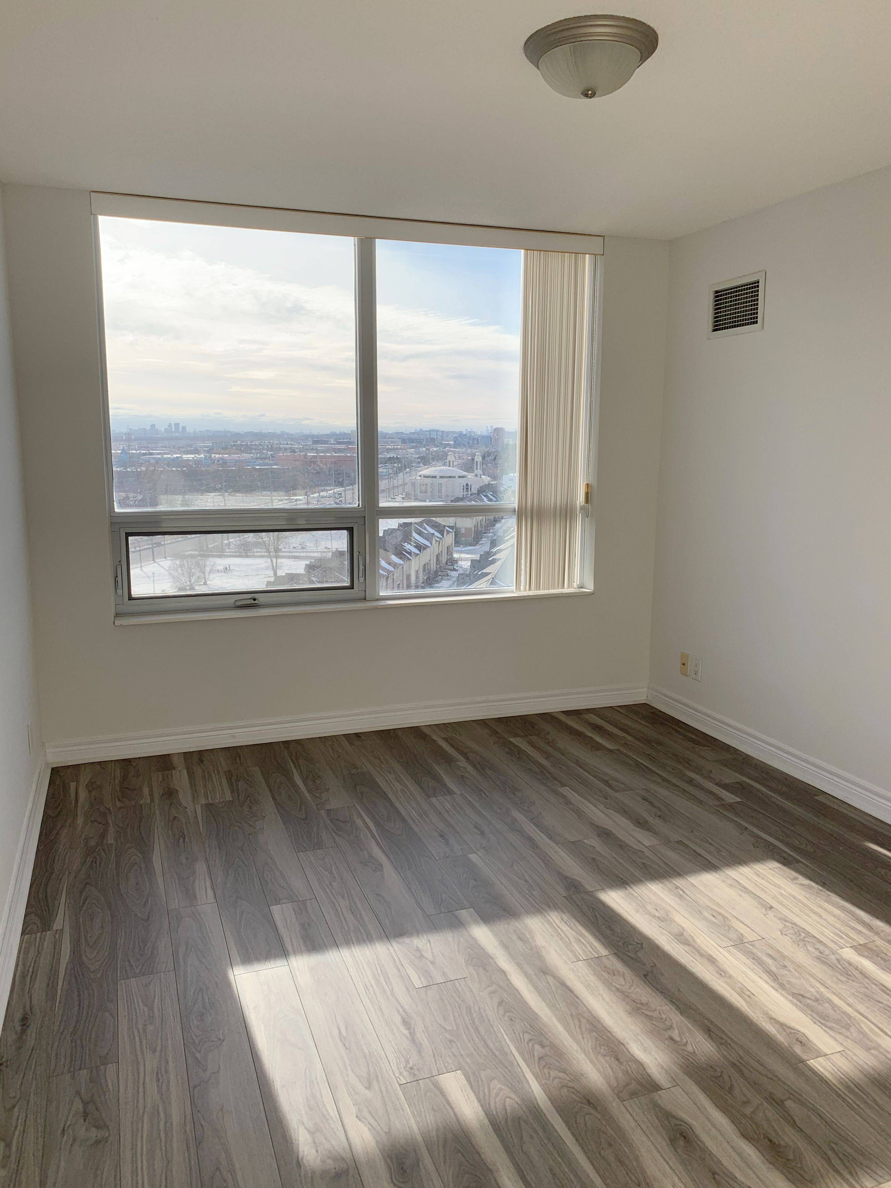 Markham, ON L3R 8A6,33 Cox BLVD #1606