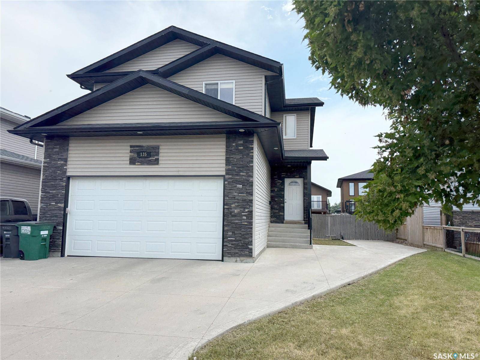 135 West Hampton BOULEVARD, Saskatoon, SK S7R 0B7