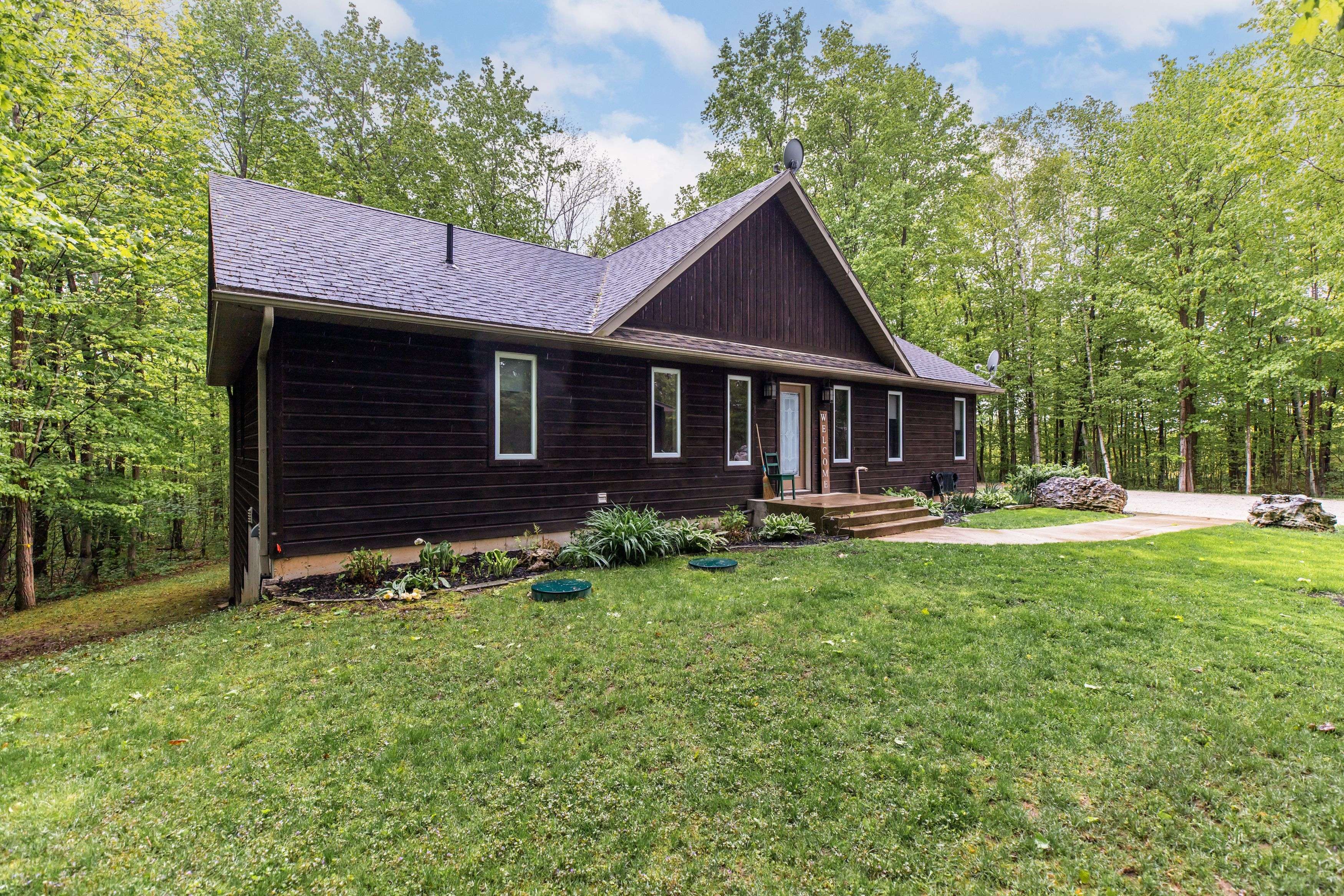 Georgian Bluffs, ON N0H 2T0,019249 6 HWY