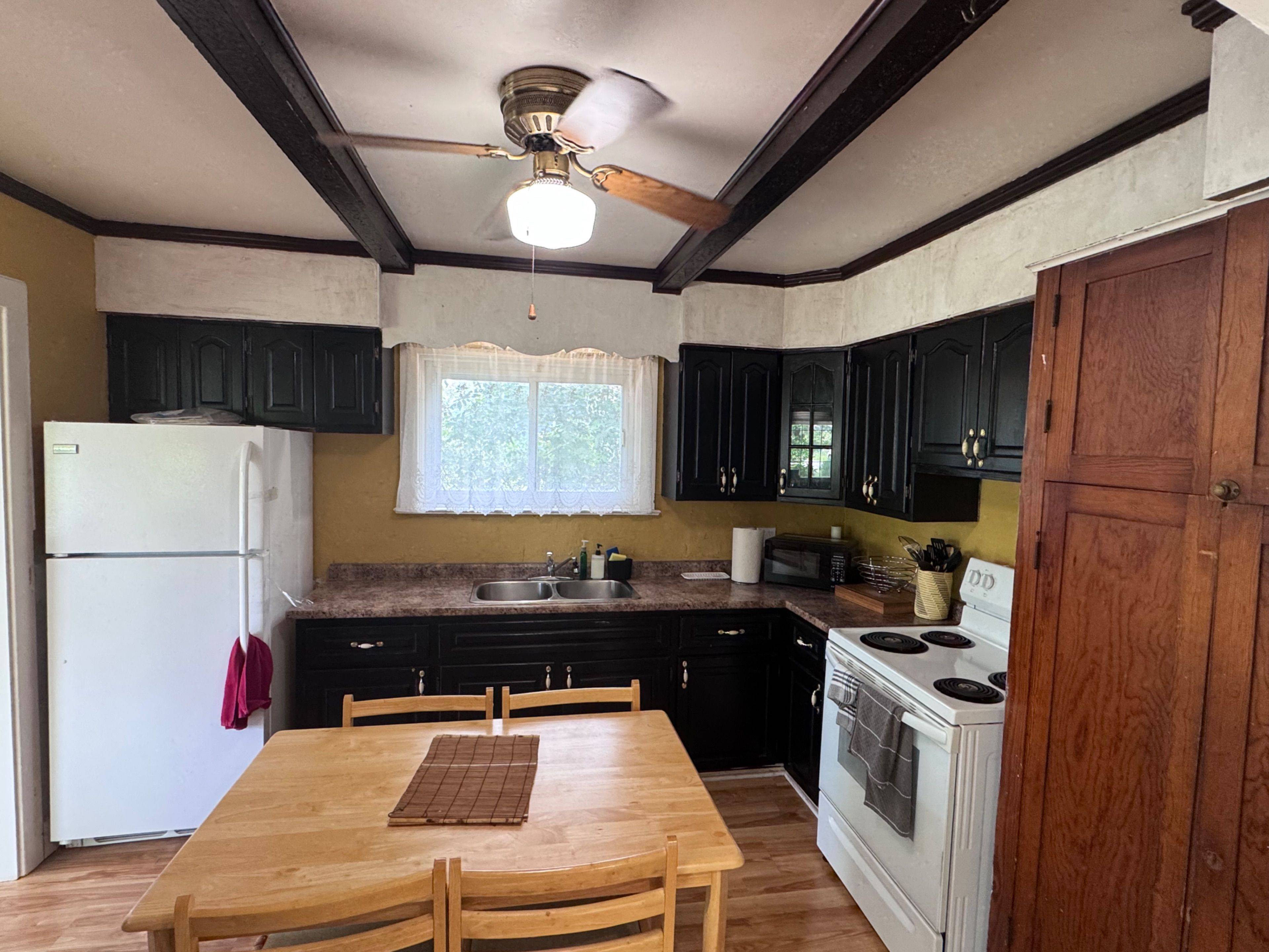 Fort Erie, ON L0S 1N0,97 Bernard AVE