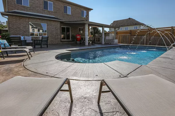Niagara Falls, ON L2G 0E9,9135 White Oak AVE