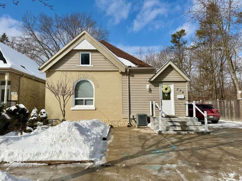 236 Raymond AVE, London East, ON N6A 2N1