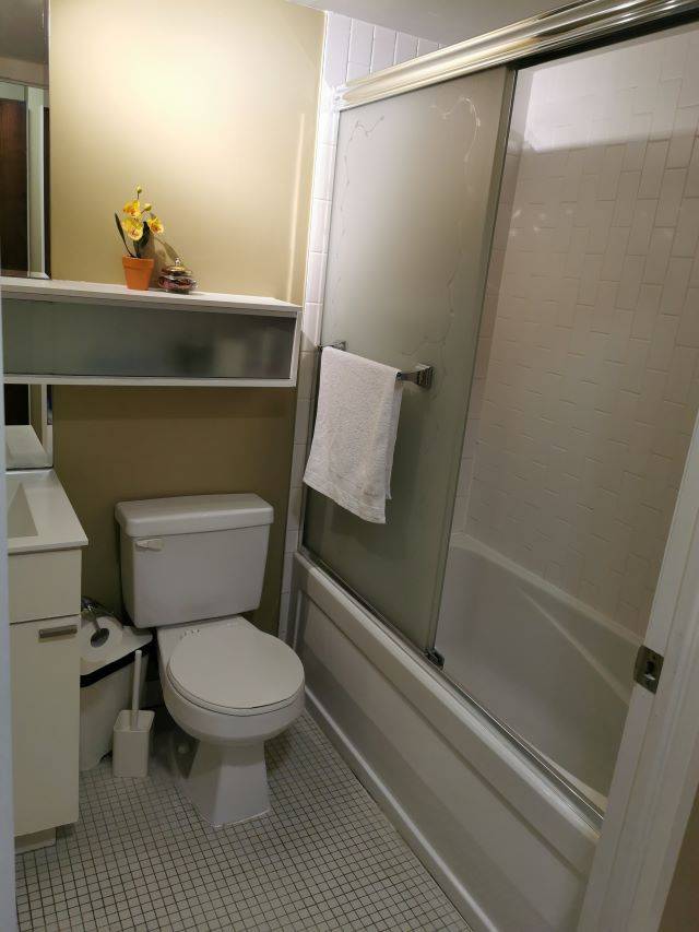 Toronto C01, ON M5G 1P7,111 Elizabeth ST #630