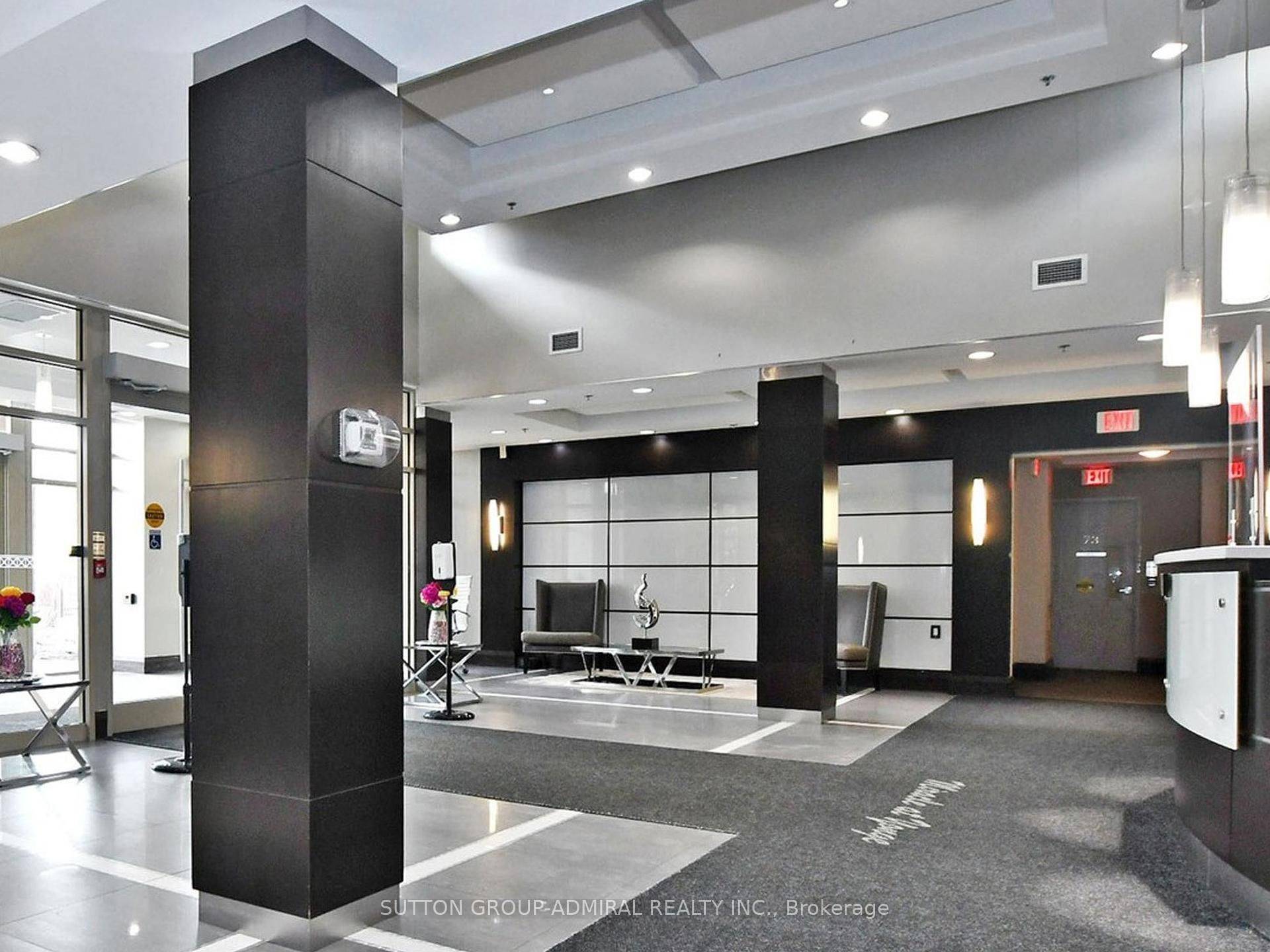 Richmond Hill, ON L4B 0C1,75 King William CRES #LPH8