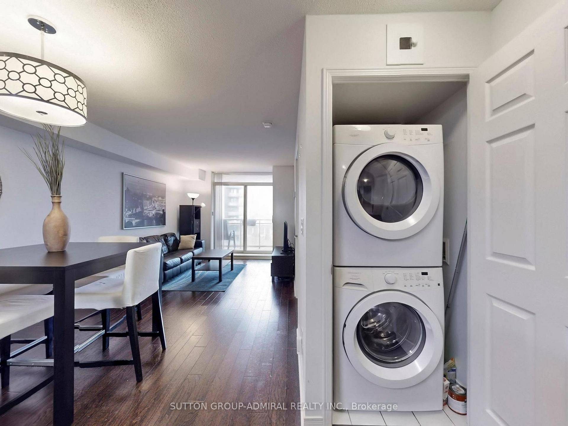 Richmond Hill, ON L4B 0C1,75 King William CRES #LPH8