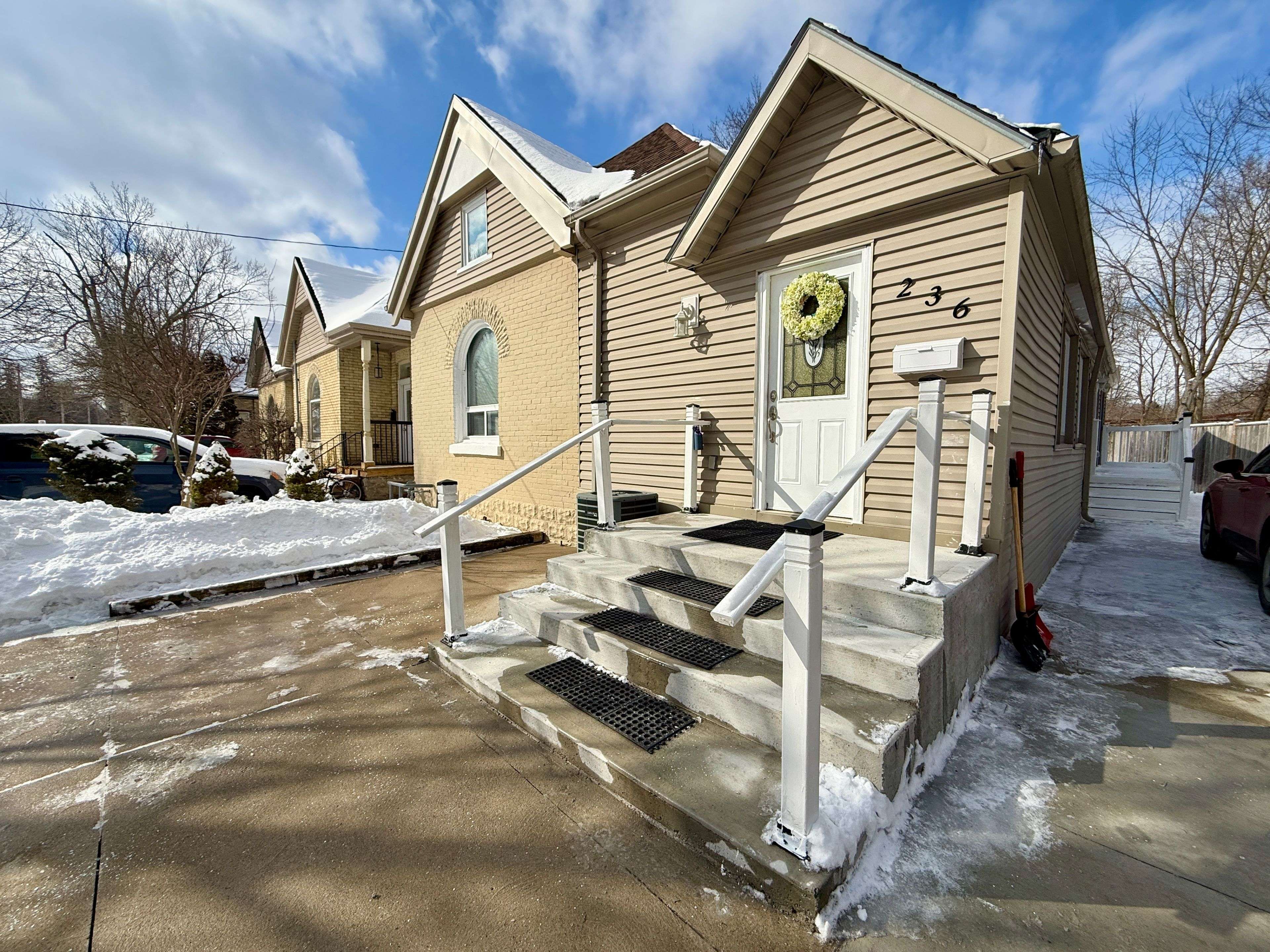 London East, ON N6A 2N1,236 Raymond AVE