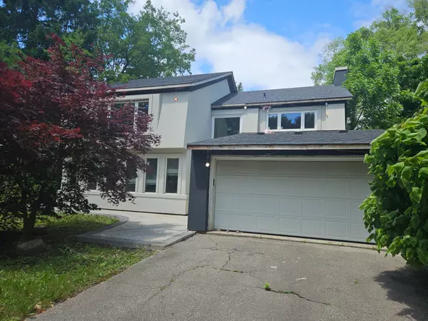 Mississauga, ON L5J 4E9,1715 Medallion CT