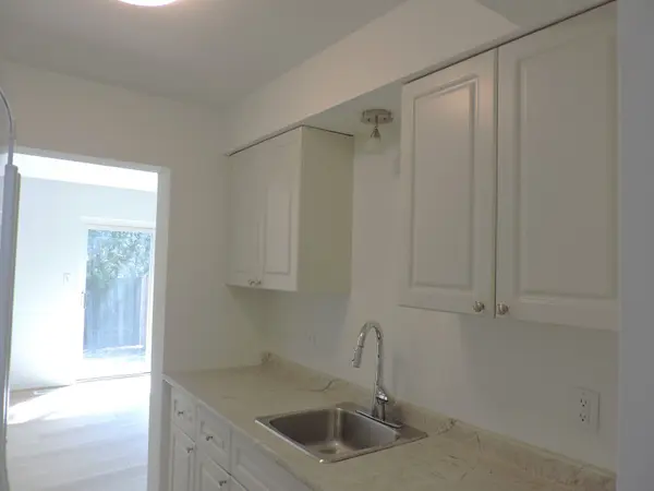 Niagara Falls, ON L2G 3A9,5852 Frontenac ST #6