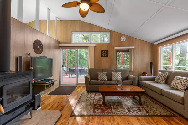Muskoka Lakes, ON P0B 1M0,1096 Cowan Park RD