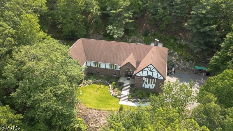5 Brookvale Ter, Kinnelon Boro, NJ 07405
