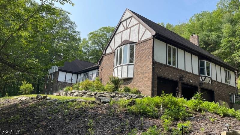Kinnelon Boro, NJ 07405,5 Brookvale Ter