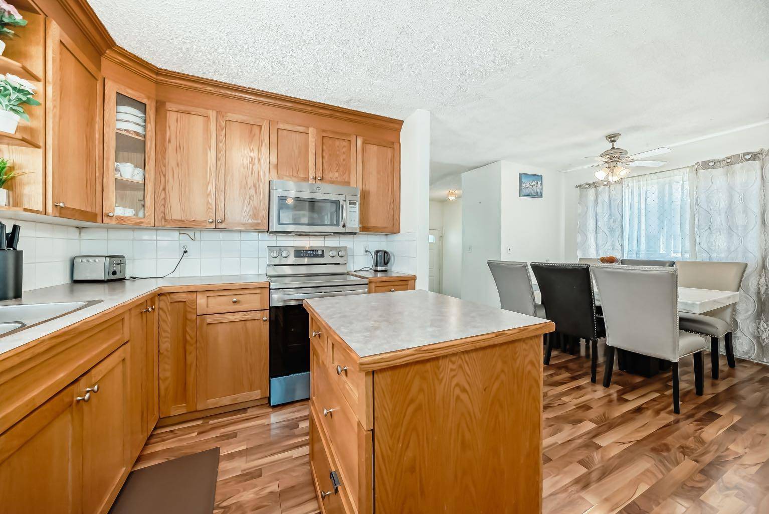 Calgary, AB T2A 6M1,6907 4 AVE NE
